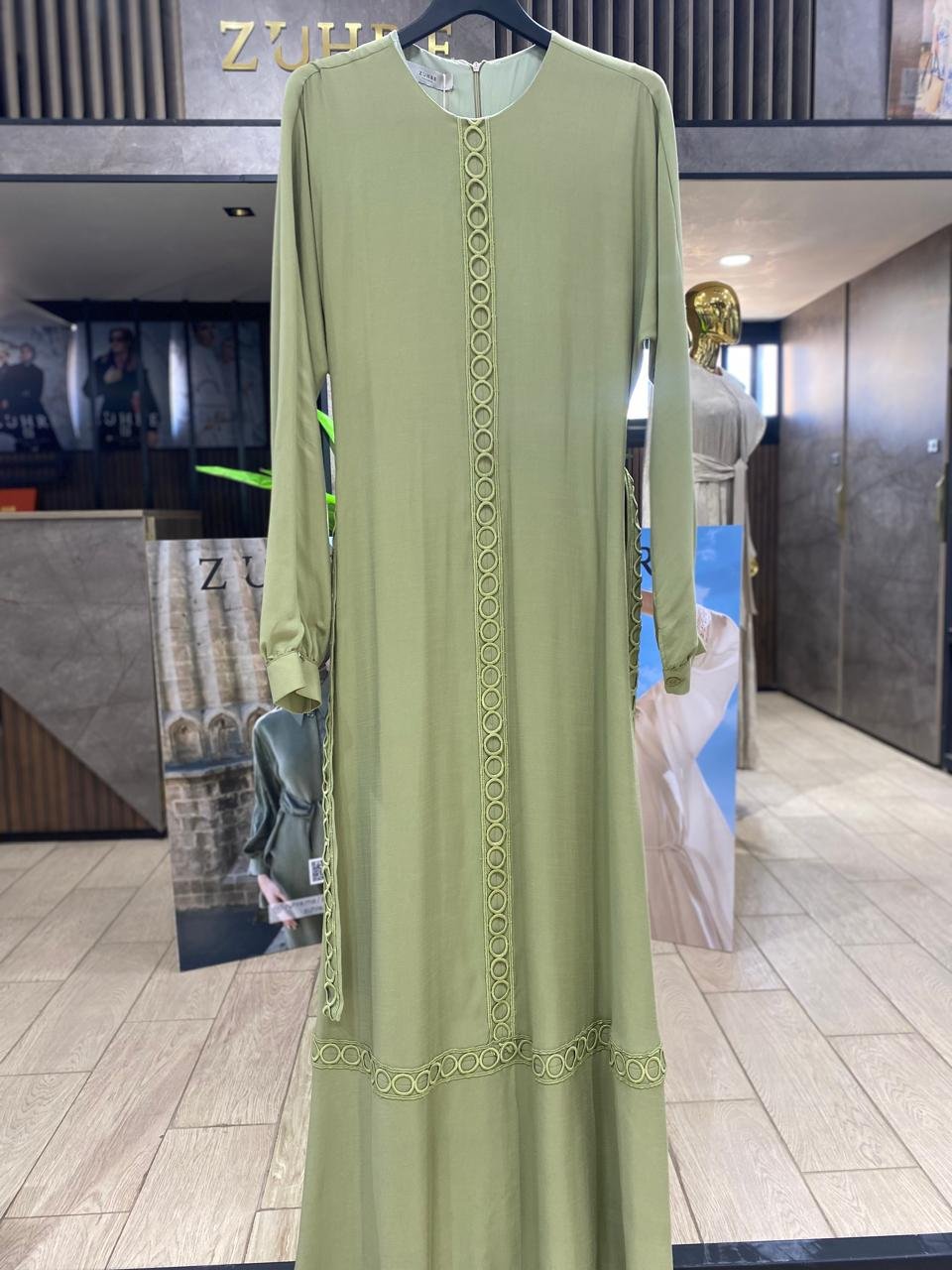 Robe longue brodée - Image 1 of 3