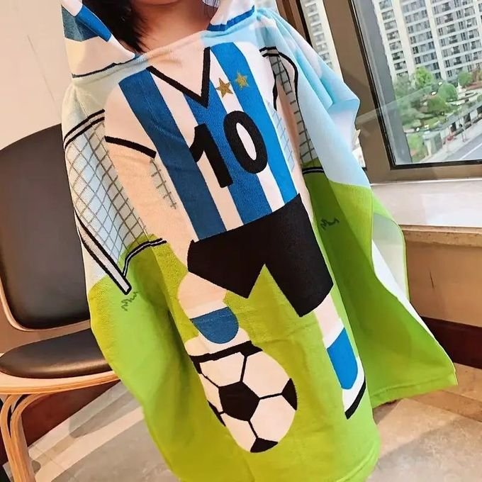 Serviette à Capuche Enfant Messi – Douce & Absorbante – Fan de Foot 3 à 10 Ans - Image 1 of 3