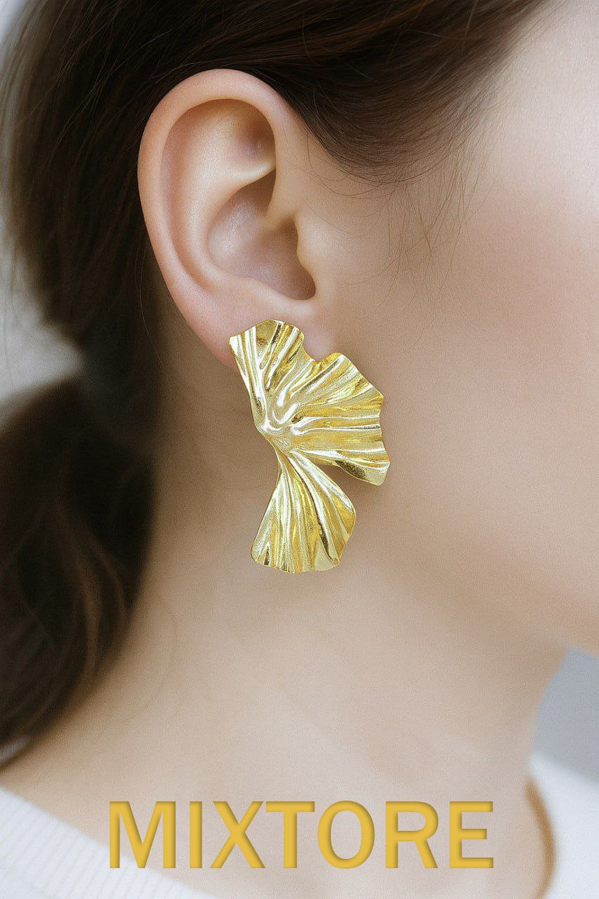 Boucles d’Oreilles Sculpturales Dorées - Image 1 of 1
