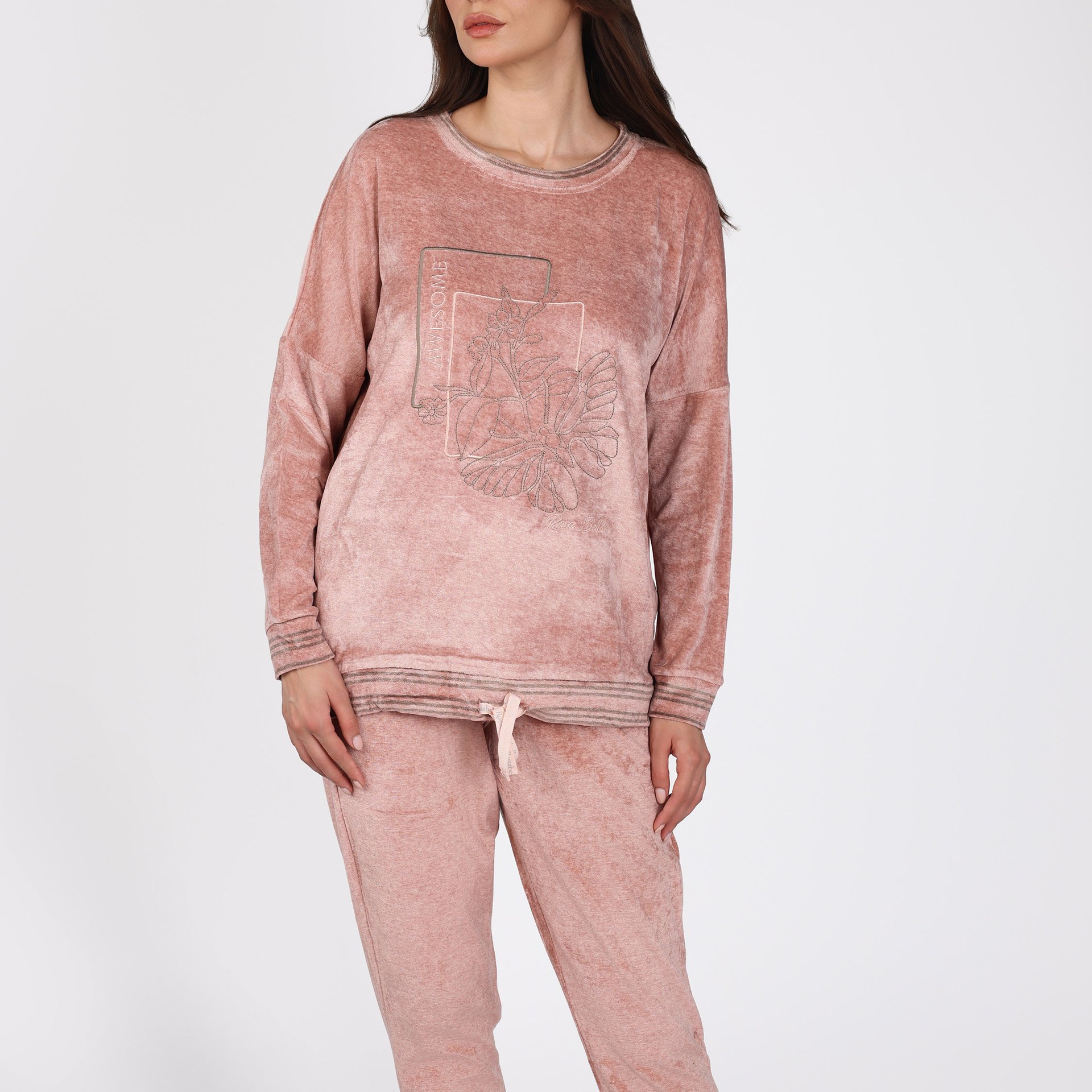 Pyjama rose à motif brodé - Collection La Douceur d’hiver - Image 1 of 5