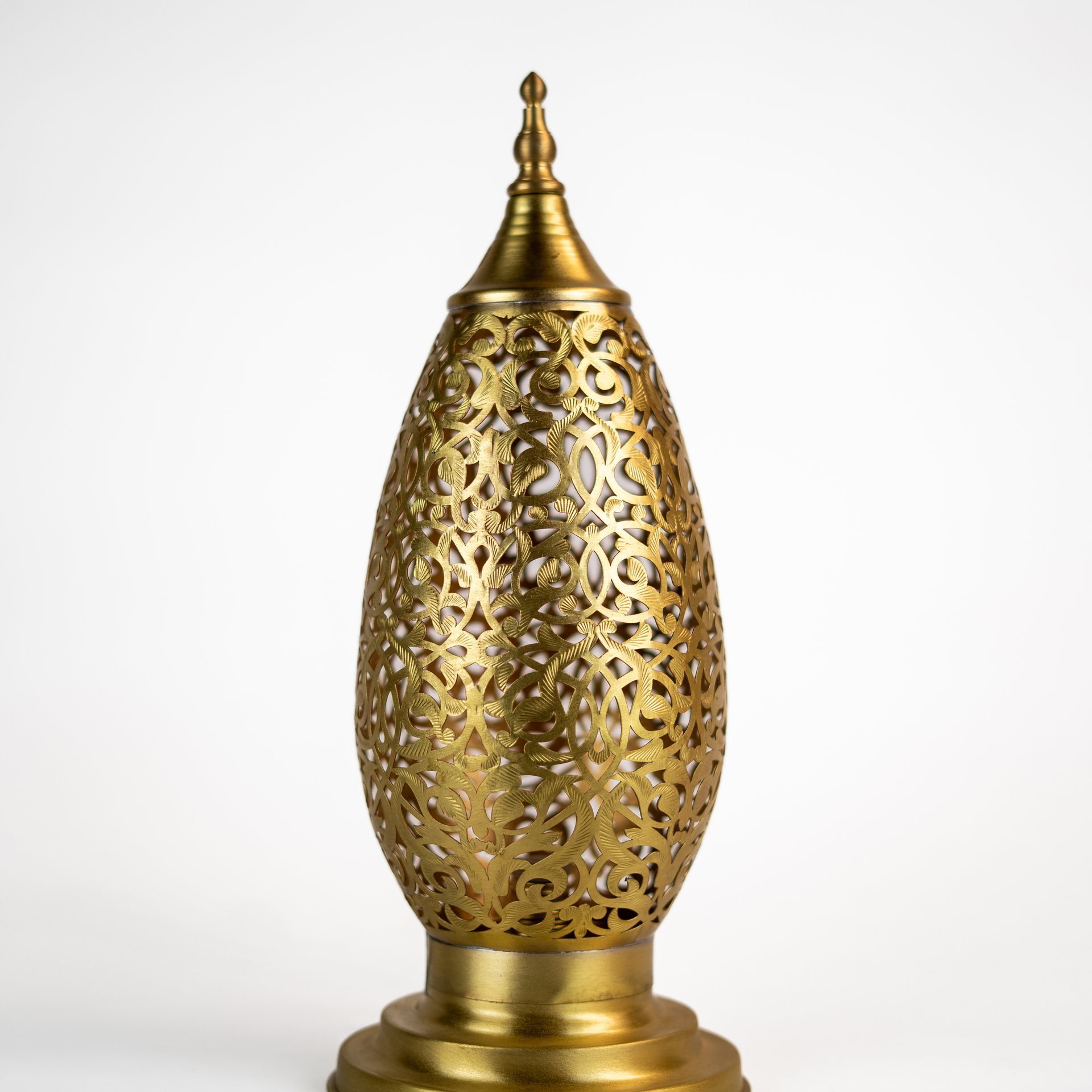 Lampe de table marocaine en laiton – Lampe en métal à motifs anciens pour sol ou console - Image 1 of 2