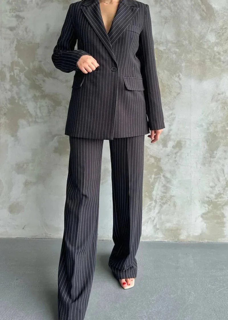 Ensemble Tailleur Importé de la Turquie /Veste croisée - Noir Rayé - Image 1 of 1