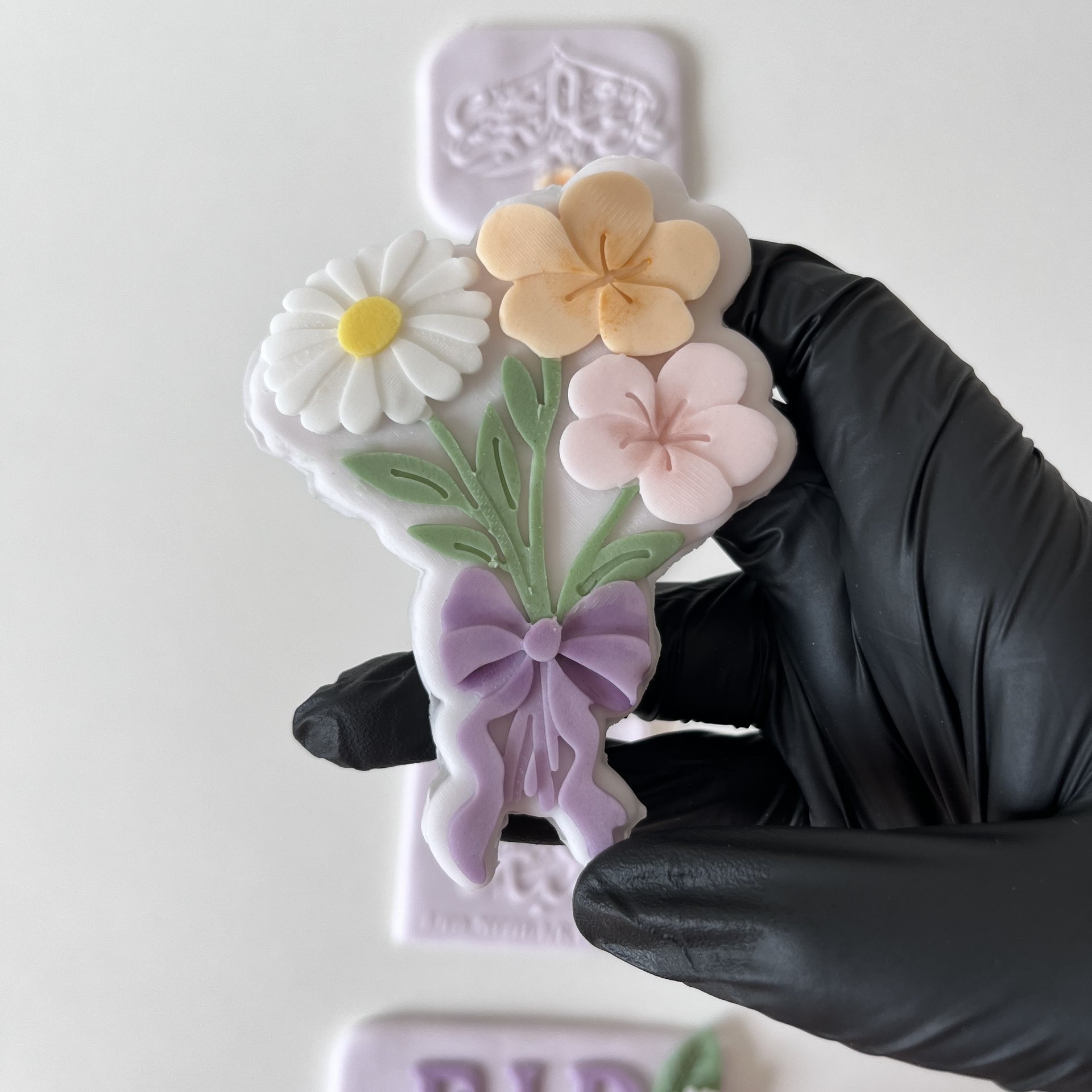 Bouquet De Fleurs Et Son Ruban - Image 1 of 1
