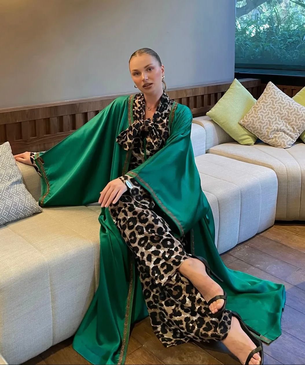 Kimono En Soie Avec Son Ensemble Léopard En Crêpe - Image 1 of 1