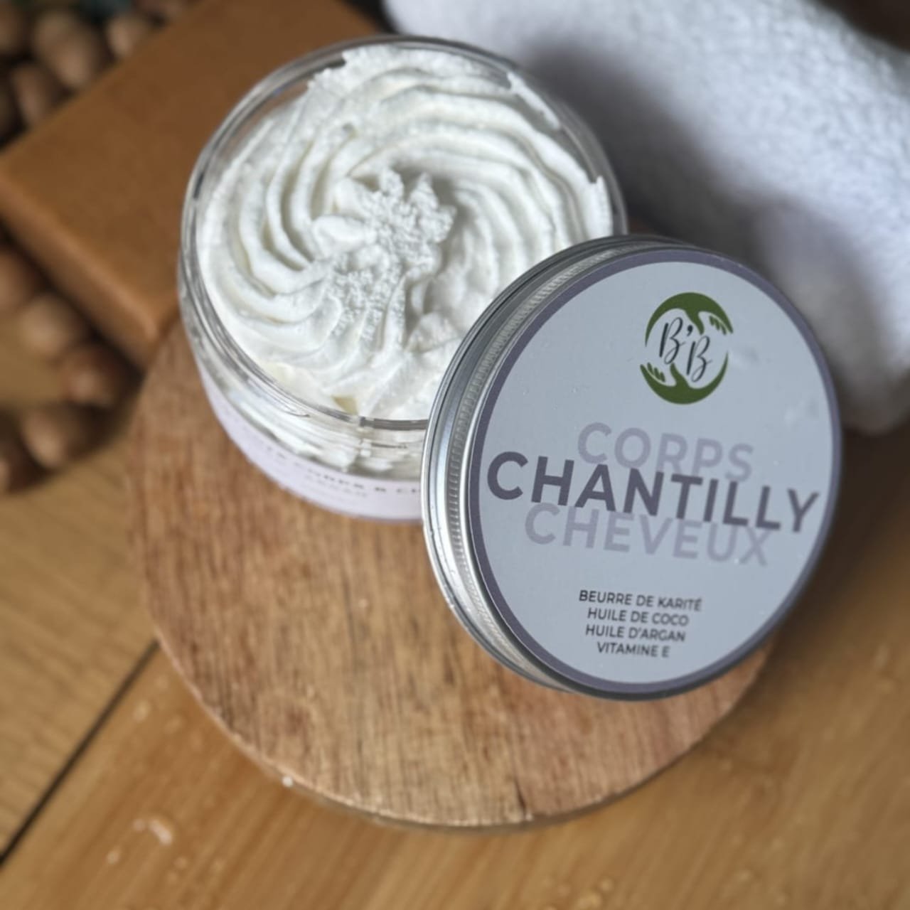 Chantilly Corporelle - Image 1 of 2