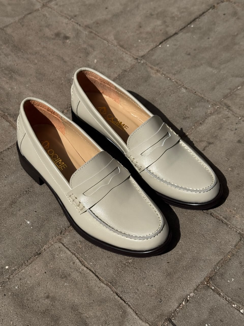 Mocassins En Cuir beige  - Image 1 of 5