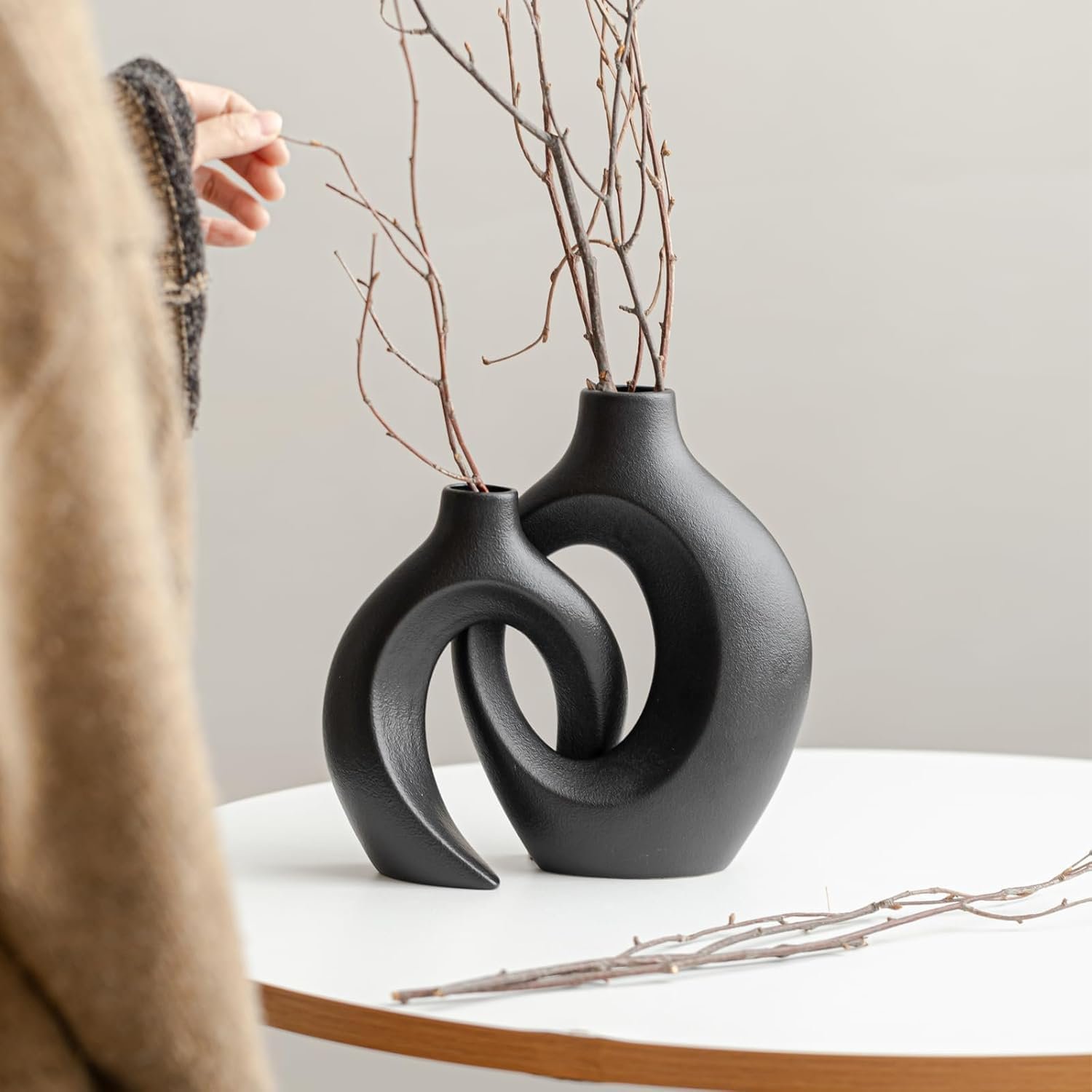Duo De Vases En Céramique – Élégance & Modernité - Image 1 of 2