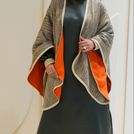 Robe en satin avec cape thumbnail 1