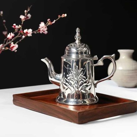 Théière Marocaine en Argenté – Artisanat Traditionnel de Fès thumbnail 2