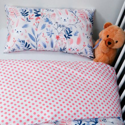 Housse de Couette Bébé Premium Double Face Câlins Lapins (Housse -115x130cm- + 1 Taies d’Oreiller -30x50 cm-) thumbnail 3