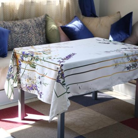 Nappe de Table - ÉLÉGANCE MODERNE - Éclats de Lavande - 140x200 cm - 4 Serviettes - Imperméable thumbnail 3