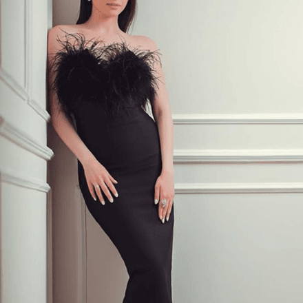 Robe bandage avec détails en plumes thumbnail 1