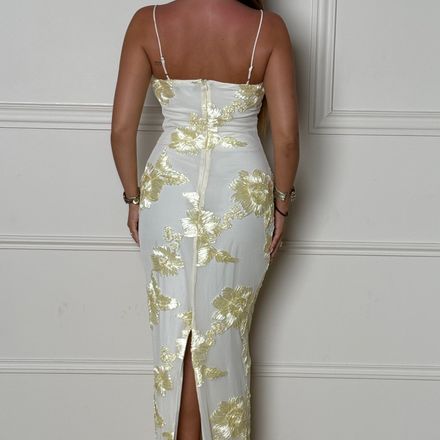 Robe élégante en tulle brodé thumbnail 2