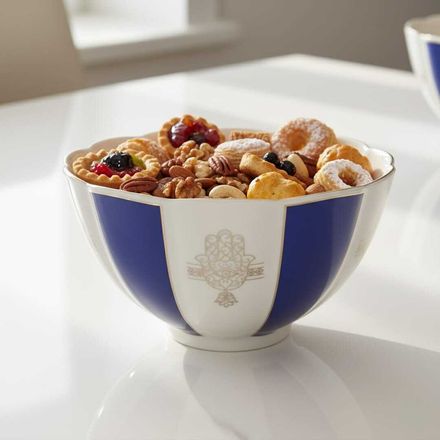 Bol En Porcelaine Fine Bleu Et Blanc Avec Motif Doré Khmissa – 27cm thumbnail 1