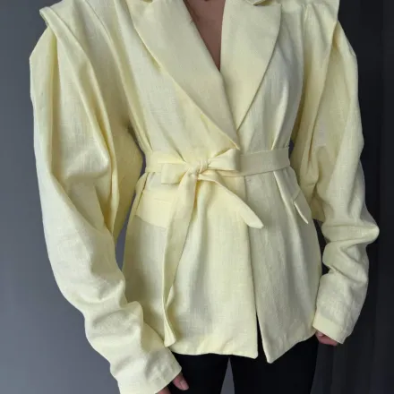 Blazer Ceinturé À Épaules Structurées Jaune thumbnail 3