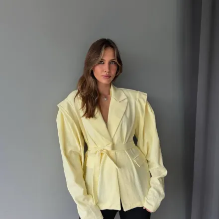 Blazer Ceinturé À Épaules Structurées Jaune thumbnail 4