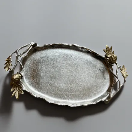 Plat ovale argenté avec décor floral doré thumbnail 2