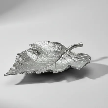 Plat décoratif feuille argentée en forme de feuille thumbnail 1