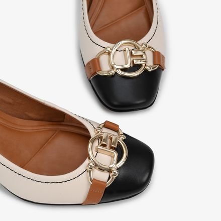 Escarpins Chic À Talon Carré Et Boucle Dorée thumbnail 4