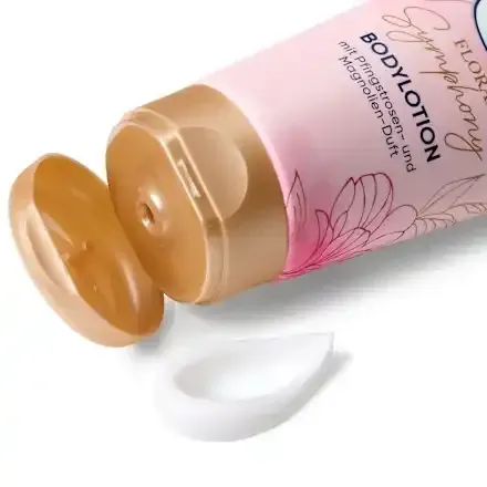 Body Lotion Floral Symphony Lotion Corporelle Hydratante Au Parfum Floral Poudré thumbnail 2