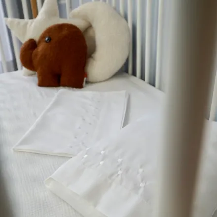 Ensemble Drap + Coussin Naissance Brodé Ton Sur Ton thumbnail 3