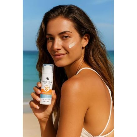 Écran Solaire Imperméable Et Hydratant Avec Spf50+ thumbnail 2