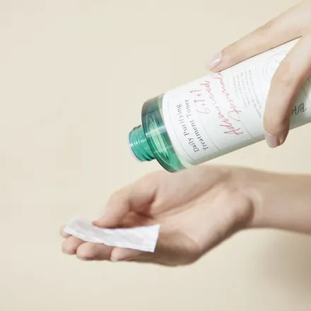 Daily Purifying Treatment Toner thumbnail 4