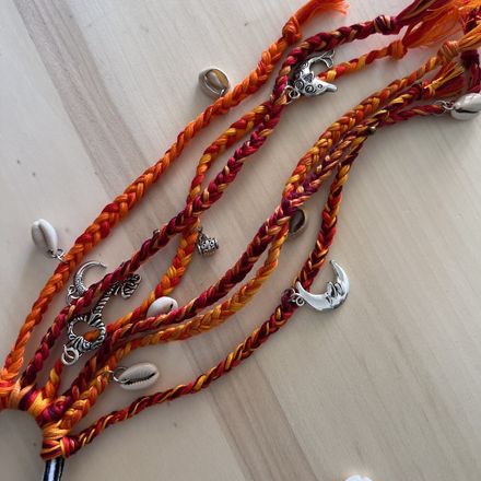 Élastique Tislit Rouge – Accessoire Cheveux Tribal Berbère thumbnail 3