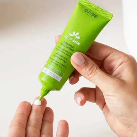 Stop Akn Repairing Moisturiser thumbnail 3