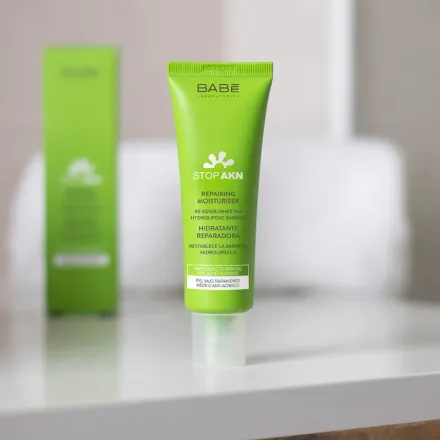 Stop Akn Repairing Moisturiser thumbnail 4