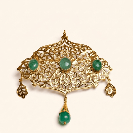 Broche En Or Jaune Filigranée Avec Pierres Vertes Et Diamilites thumbnail 1