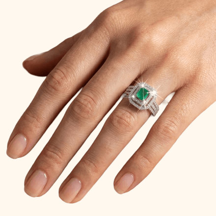 Bague En Or Blanc Avec Diamants Naturels & Pierre Verte Naturelle – Élégance Joaillière Maroc thumbnail 3