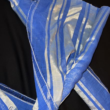 Tissu Bzioui emblématique – Bleu roi & soie dorée thumbnail 4