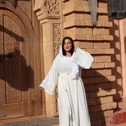 Caftan blanc avec calligraphie arabe  thumbnail 2