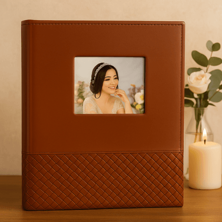 Album Photo Grande Capacité 5x7 – 100 Photos, Simili Cuir Marron avec Fenêtre Personnalisable thumbnail 1