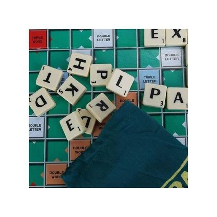 Jeu de société de mots Scrabble Classique + Jeu de Carte Uno Gratuit thumbnail 2