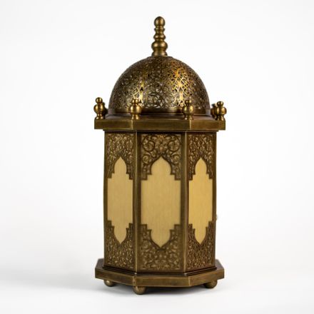 Lampe de table marocaine antique – Lampe à dôme en laiton finement sculptée thumbnail 1