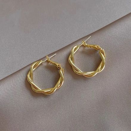 Boucles D’oreilles Anneaux Torsadés Dorés – Élégance Intemporelle en Acier Inoxydable thumbnail 2