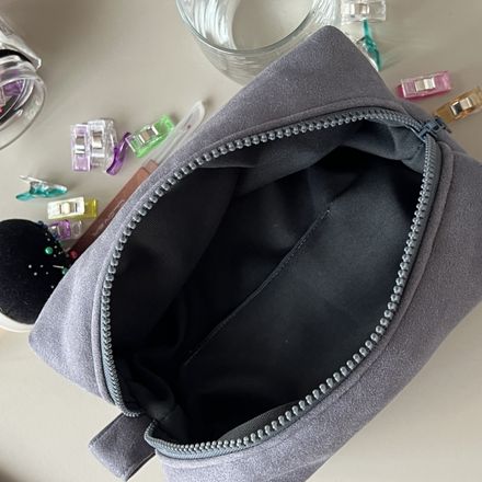 Trousse Medium Bleu En Daim  thumbnail 3
