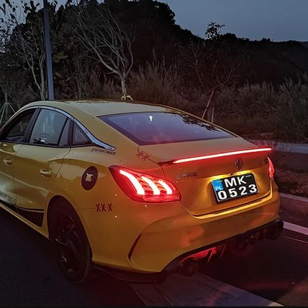Becquet Led Dynamique Blanc Jaune En Fiber De Carbone,kit De Lèvre De Coffre De Voiture,bande Lumineuse De Becquet Arrière De Voiture 12v thumbnail 3