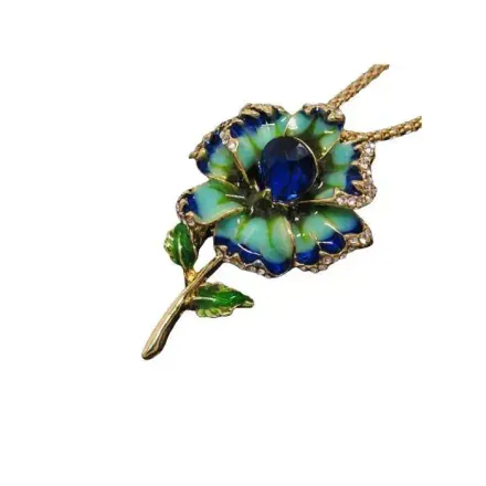 Collier Pendentif Fleur Émaillée Bleue Avec Cristal Et Chaîne Incluse thumbnail 2