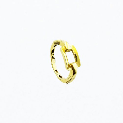 Bague Or Jaune 18K Design Géométrique Maillon – L'Éclat du Métal dans une Forme Audacieuse.