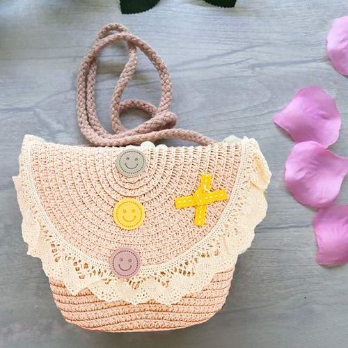 Un Petit Sac à Bandoulière en Paille