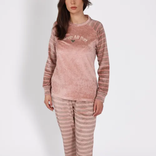 Pyjama rose avec détail satiné | Collection La Douceur d’Hiver