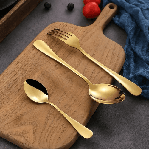 Ensemble de 18 couverts de table en acier inoxydable doré pour La Cuisine Familiale, Le Restaurant