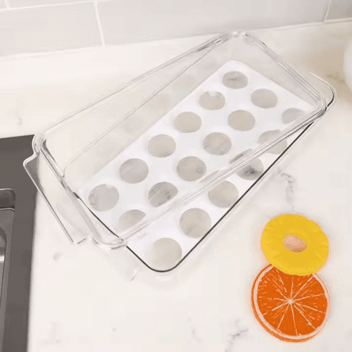 Contenant empilable en plastique pour le rangement des œufs dans le réfrigérateur.