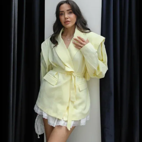 Blazer Ceinturé À Épaules Structurées Jaune