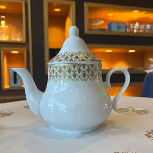 Ensemble petit déjeuner 13 pièces – Golden Deco