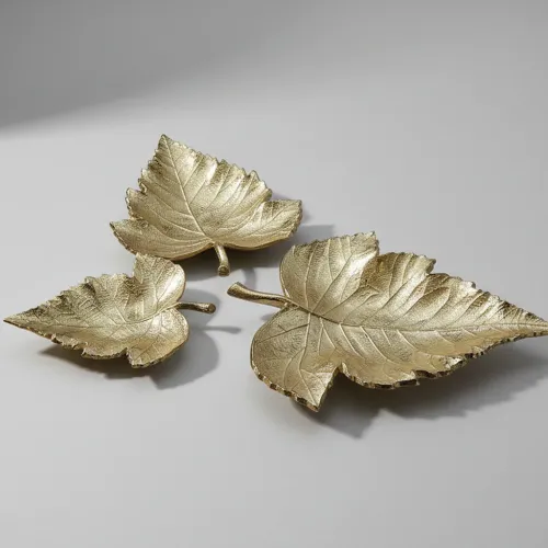 Plat décoratif feuille dorée en forme de cœur