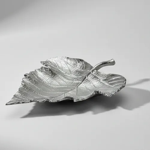 Plat décoratif feuille argentée en forme de feuille